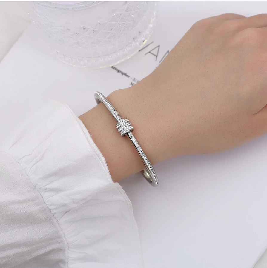 Screw Close Clasp Bangle