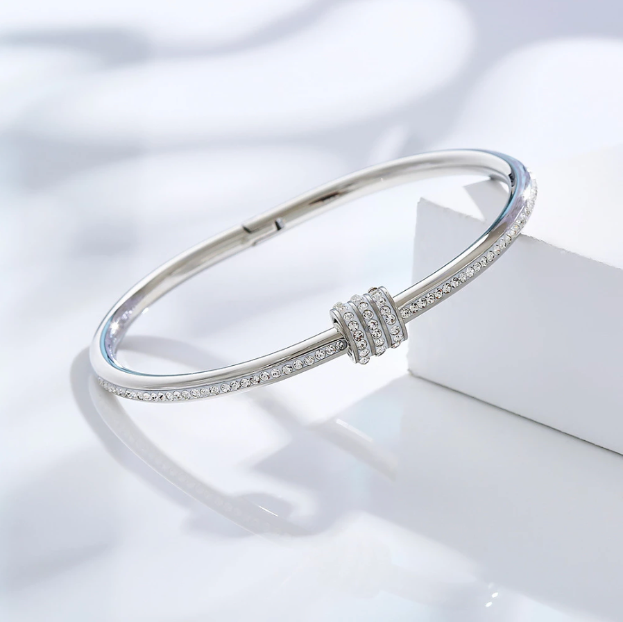 Screw Close Clasp Bangle